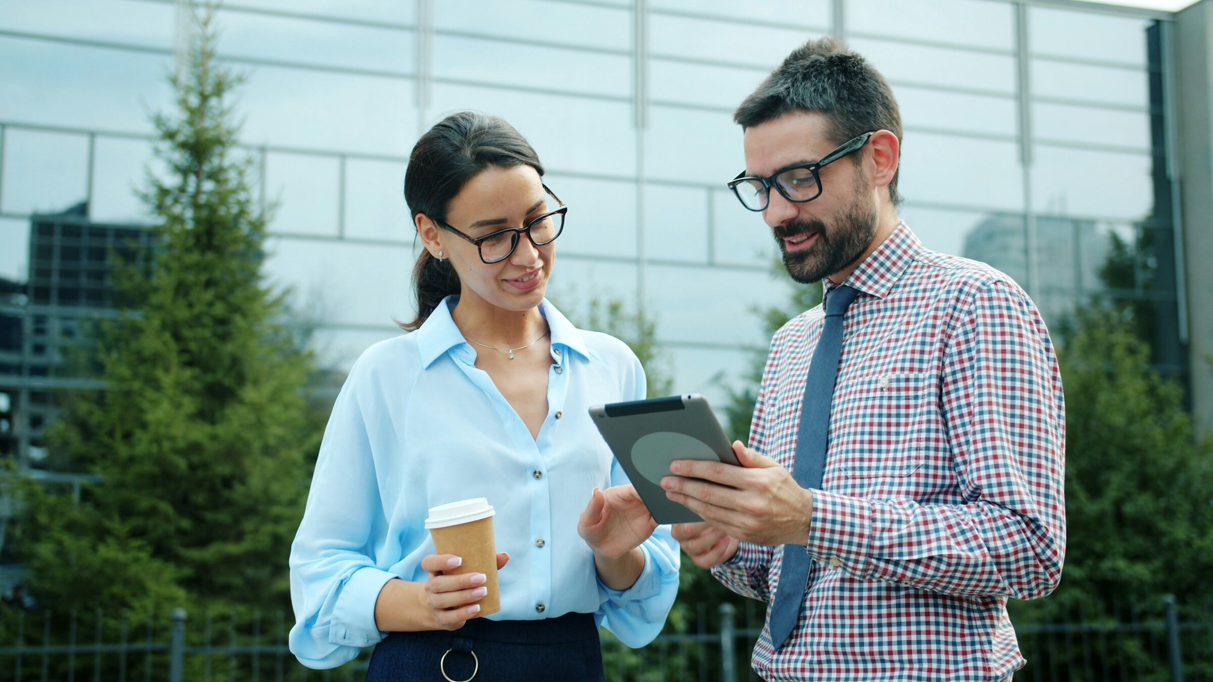 Custom web apps vs. off-the-shelf software: How to choose